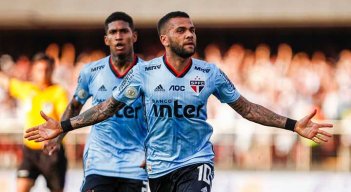 Dani Alves zaguero del Sao Paulo de Brasil