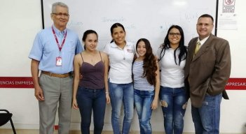 Gustavo Ardila Niño (izquierda), aspirante a la rectoría de la UFPS, cuenta con experiencia en la docencia, el sector público, gremial e investigativo. /Foto: suministrada