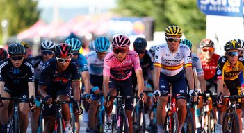 Egan Bernal se mantiene líder al término de la etapa 12 del Giro de Italia. 