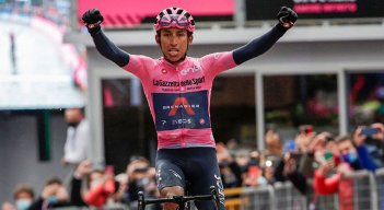 Egan Bernal venció en la etapa 16 del Giro de Italia 2021. 