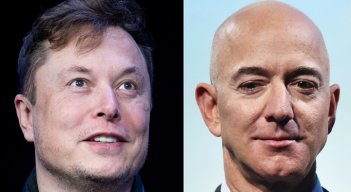 Jeff Bezo (derecha) fundador del grupo Blue Origin, es el hombre más rico del mundo con 202.000 millones de dólares, mientras que Elon Musk (derecha), el excéntrico patrón de Tesla y SpaceX, ocupa la tercera posición con 167.000 millones de dólares, según Forbes. / Foto: AFP