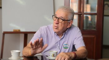 El alcalde Jairo Yáñez fue sancionado en marzo pasado por la Contraloría Municipal, que dirige Martha María Reyes. /Foto Archivo La Opinión
