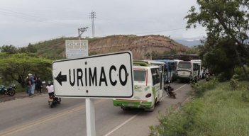Solo permiten el paso de vehículos de emergencia y personal de la salud.