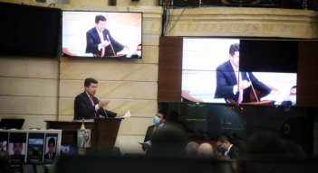 Durante el debate de la moción de censura al ministro de Defensa, Diego Molano, hablaron algunas de las víctimas que han quedado por el abuso de la Fuerza Pública en las manifestaciones. / Foto: Colprensa