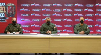 El ministro de Defensa, Vladimir Padrino López, leyó un comunicado en una transmisión televisada, confirmando la denuncia de Fundaredes: / Foto: AFP