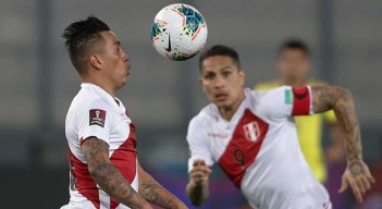 Paolo Guerrero (derecha), delantero de Perú no estará ante Ecuador