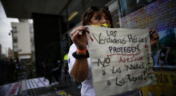  Madres de Falsos Positivos, realizan un plantón en memoria de los 6402 falsos positivos, víctimas de ejecuciones extrajudiciales entre el 2000 y 2008./Foto: colprensa