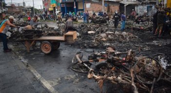  Nelson Alarcón, directivo de Fecode, aseguró que en más de 40 puntos ya se ha venido dando ese proceso, que, según dijo, el Comité de Paro ordenó después de la reunión con el Gobierno del pasado domingo. / Foto: Colprensa