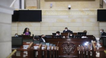 El proyecto de reforma constitucional por medio del cual se recorta el periodo de descanso de los congresistas en un mes, fue aprobado el viernes por la plenaria del Senado./Foto: colprensa