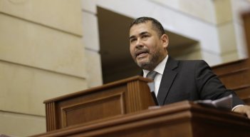 El representante Alejandro Carlos Chacón fue elegido presidente de la Comisión Segunda.