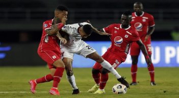 Paranaense derrota 1-0 al América 1-0 en Colombia y asoma en cuartos de Sudamericana./Foto: AFP