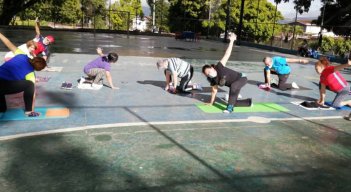 Quienes integran el Club del Adulto Operativo ‘Abuela Isabel’ participan en bailoterapias, sesiones de defensa personal, ejercicios de coordinación, yoga, zumba, karate, crossfit, senderismo y natación en tres sesiones por semana. / Foto. Eilyn Cardozo