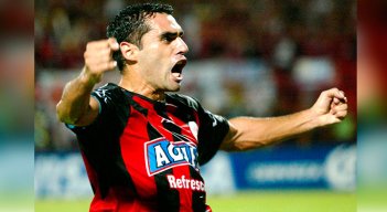 Charles Castro, jugador uruguayo que sirvió al Cúcuta Deportivo. 