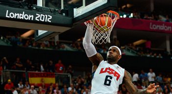 LeBron James no estará en Tokio 2020. 