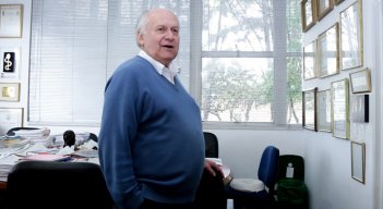 Manuel Elkin Patarroyo trabaja en una vacuna contra "todas las variantes" del COVID-19