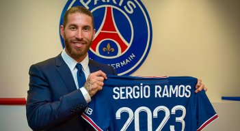 El defensor central Sergio Ramos jugará con el PSG hasta el 2023. 