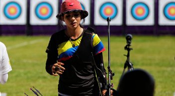 Valentina Acosta, arquera colombiana.