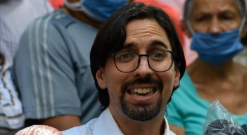 Freddy Guevara fue acusado en el pasado de incitar a la violencia en protestas antigubernamentales que dejaron unos 125 muertos en 2017. Tras la autorización para enjuiciarlo, se refugió en la embajada de Chile hasta que Maduro lo indultó en septiembre del año pasado.