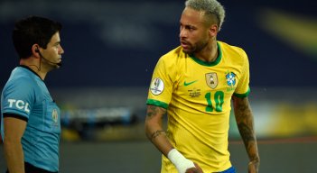 Neymar quiere enfrentarse al  archirrival Argentina en la final de la Copa América, tras eliminar este lunes a Perú en una de las semifinales. / Foto: AFP
