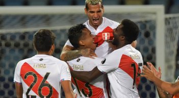 , Perú jugará con el vencedor del duelo que disputaban esta noche en Rio de Janeiro Brasil y Chile. / Foto: AFP