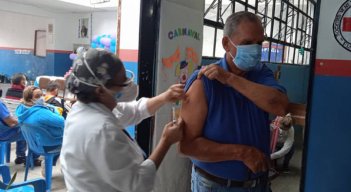 Los habitantes de San Antonio y Ureña vienen recibiendo amplia protección sanitaria con la aplicación de vacunas anti COVID-19, anti influenza y los biológicos contemplados en el esquema venezolano de inmunizaciones. / Foto: Eilyn Cardozo