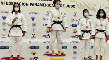 La yudoca Nayerly Pajoy (primera de derecha a izquierda) brilló en el Panamericano Junior de Cali