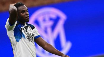 Duván Zapata, delantero del  Atalanta de Bérgamo podría definir su futuro en los próximos días. 