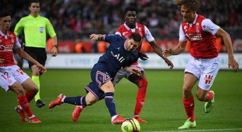 El argentino Lionel Messi hizo su estreno hoy con el París Saint Germain.