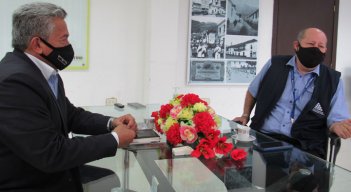 El alcalde, Humberto Pisciotti y el director de la ESAP, Oscar Carvajal concretaron la sede en Pamplona. Foto Roberto Ospino/La Opinión