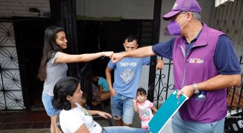 Juan Carlos Echeverry estuvo en Cúcuta recogiendo firmas para su candidatura presidencial./Foto cortesía para La Opinión