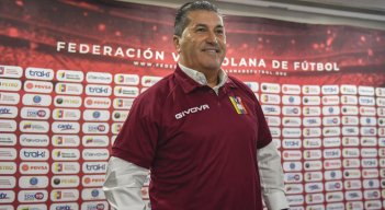 A Jose Peseiro "se le debe nada más y nada menos que un año" de salario. / Foto: Archivo