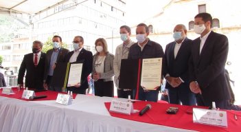 Los gobernadores Silvano Serrano y Mauricio Aguilar firmaron el Convenio Constitución de la RAP. /Foto: Roberto Ospino/ La Opinión