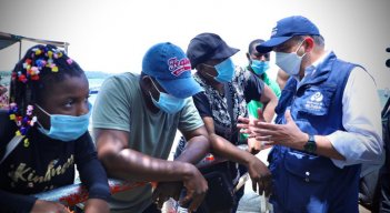 En Necoclí (Chocó), cerca de 15.000 migrantes se encuentran represados. El defensor del Pueblo, Carlos Camargo, denunció una mafia que está afectando a los extranjeros desde su entrada al país. / Foto: Colprensa