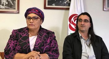 Victoria Sandino, senadora por el partido Comunes, junto a Jairo Quintero. / Foto: Colprensa