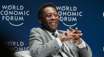 Edson Arantes do Nascimento, Pelé se recupera de una cirugía de colón