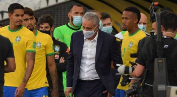 Tite, técnico de la selección brasileña se lamentó por los hechos del domingo, que llevaron a la suspensión del partido contra Argentina.