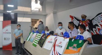 Con la entrega de los uniformes fue el preámbulo del inicio del departamental de fútbol. 