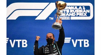 Lewis Hamilton piloto inglés de la Fórmula Uno continúa haciendo historia en la Gran Carpa del Automovilismo.