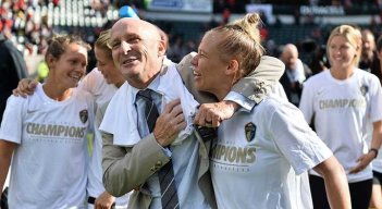 El entrenador de fútbol, el inglés Paul Riley, entrenador del North Carolina Courage, es señalado de acoso sexual.