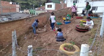 En las labores participan los 18 comunalitos. / Cortesía/ La Opinión 