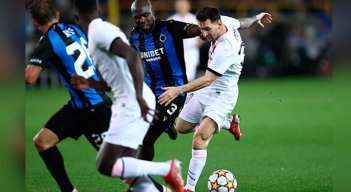 Eder Álvarez Balanta frente a Lionel Messi en la Champions League. 