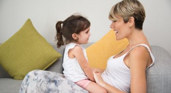 El retraso en el habla se refiere a que el niño desarrolla el habla y el lenguaje de la misma manera que otros niños, pero con mayor lentitud. / Foto: Freepik