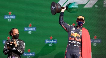 Max Verstappen (Red Bull) se llevó, por delante de Lewis Hamilton, el Gran Premio de Países Bajos. / Foto: AFP