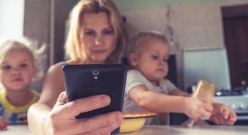Según las cifras oficiales del Departamento Administrativo Nacional de Estadística (DANE), publicadas en el Censo de 2018, el 40% de los hogares en el país tiene como cabeza de familia a una mujer. / Foto: Cortesía