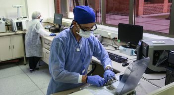 De acuerdo con las modelaciones del Instituto Nacional de Salud (INS), las proyecciones no son favorables e indican la posibilidad de un cuarto pico para octubre. / Foto: Colprensa