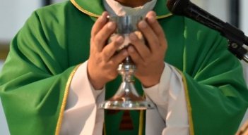 Sacerdote en el Tolima hace comentario homofóbico y se vuelve tendencia