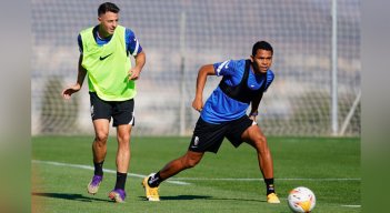 Santiago Arias y Carlos Bacca juegan para el Granada. / Foto: Twitter