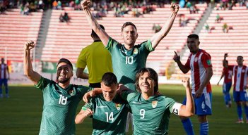 La selección boliviana sigue levantando en las eliminatorias suramericanas al golear a Paraguay en La Paz.