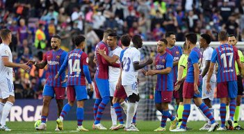 El Barcelona perdió ante el Real Madrid y la crisis de resultados empieza a preocupar a los hinchas. 
