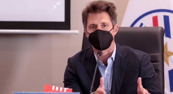 El argentino Guillermo Barros Schelotto, técnco de Paraguay.